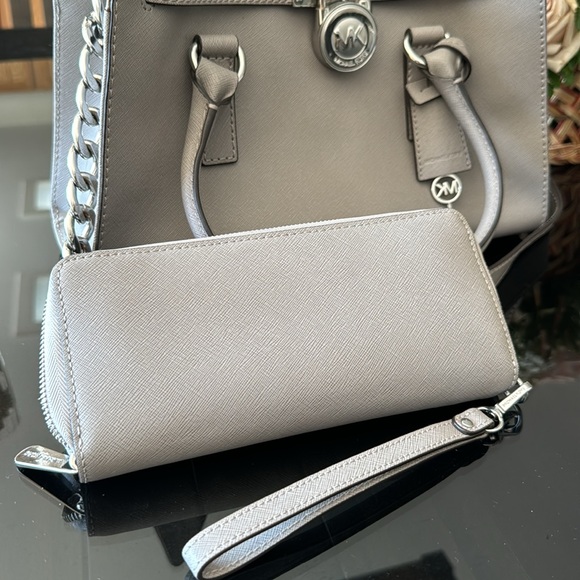 Michael Kors Hamilton Bag with Wallet - Picture 13 of 13